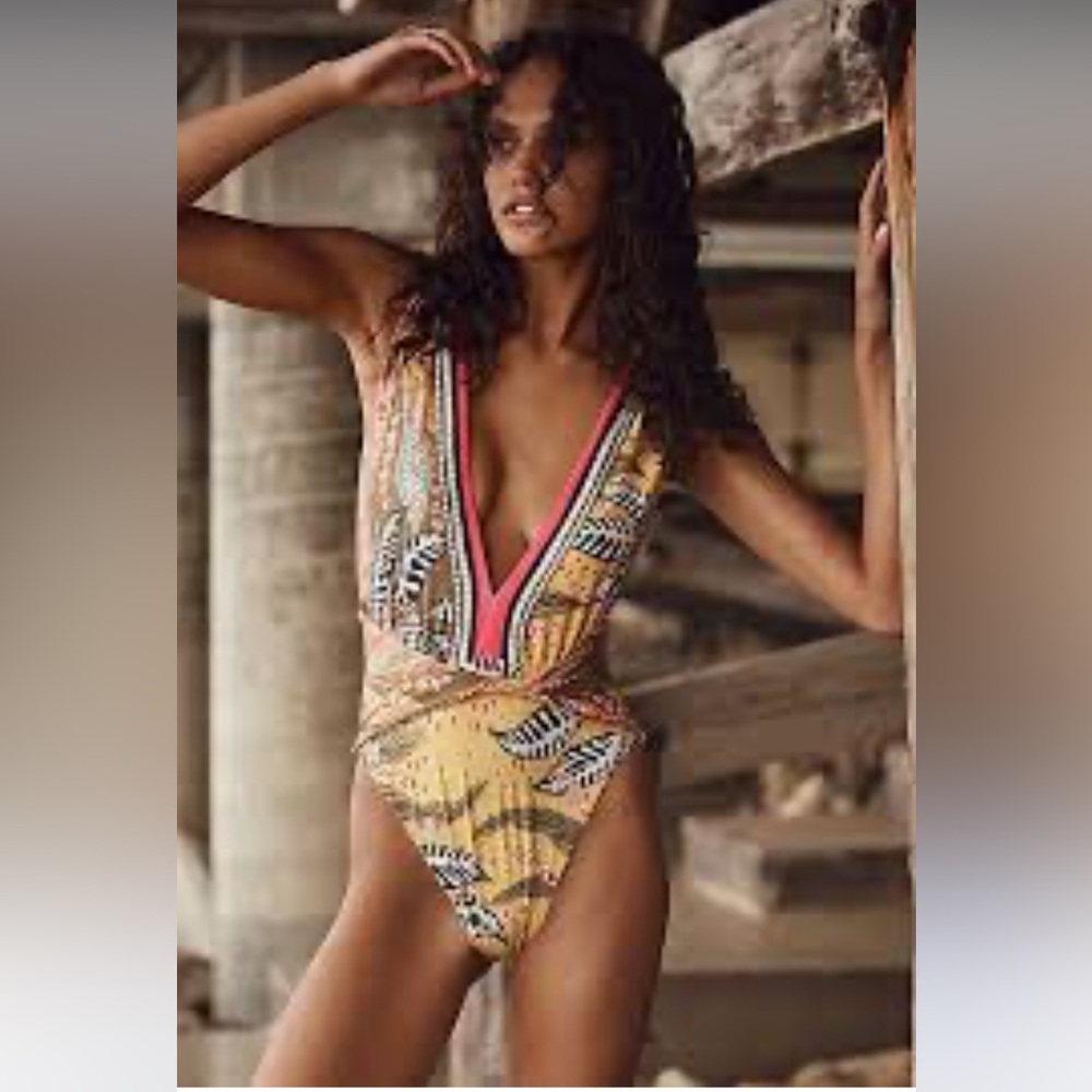 Agua Bendita Ellis Tropical Patterned One Piece Swimsuit